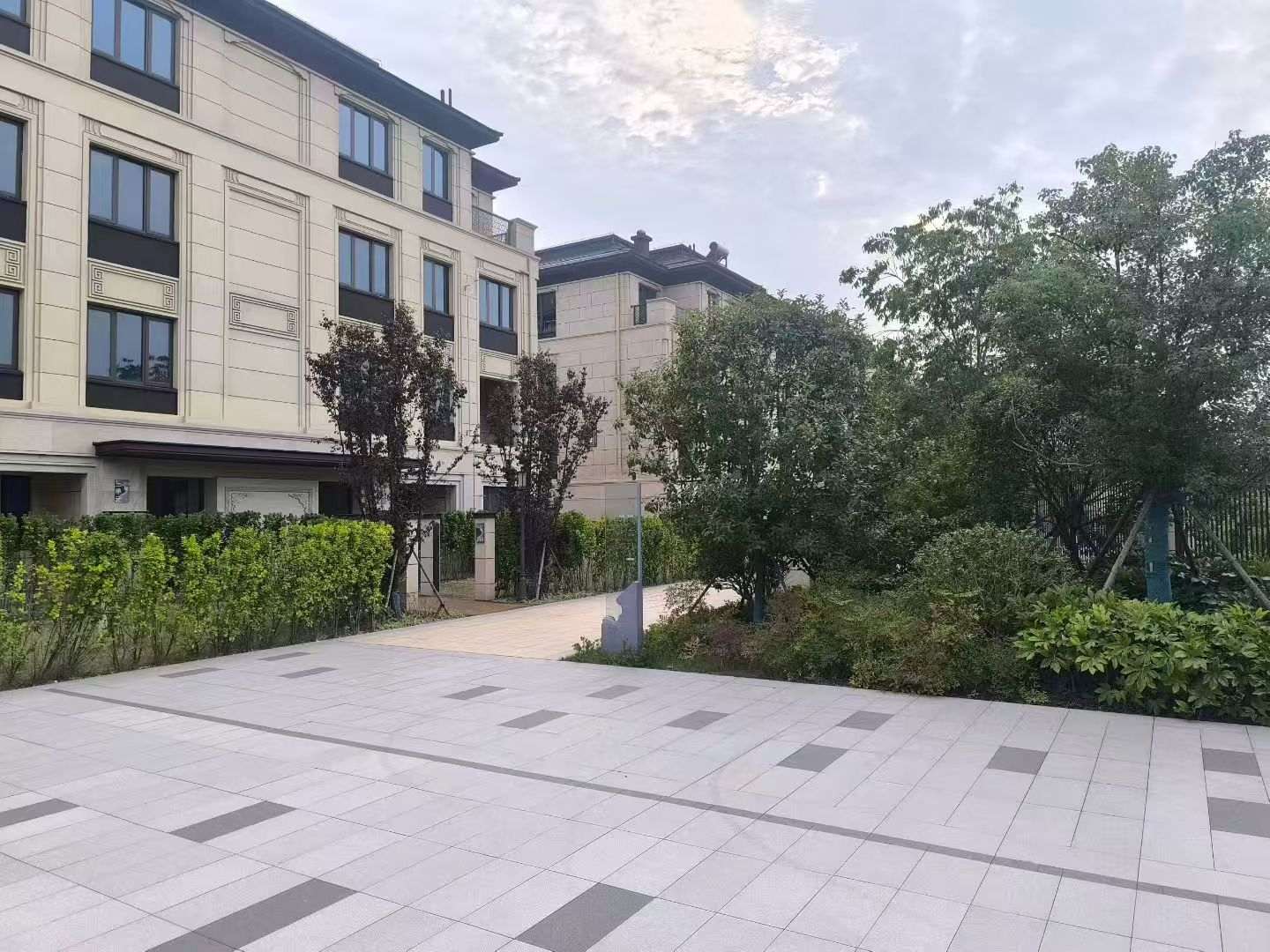 宿州 芝麻白与芝麻白搭配铺装，尺寸1200*600