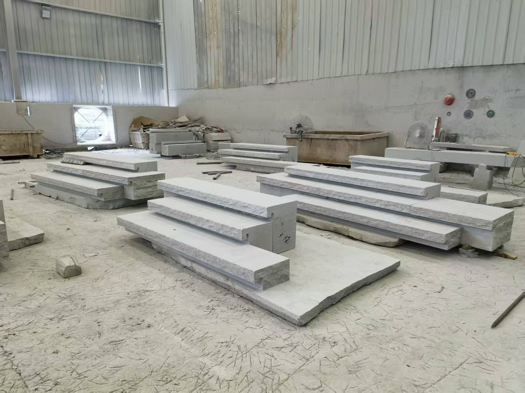 宿州 整石台阶（大面火烧+侧面自然面），出货前厂内拼装