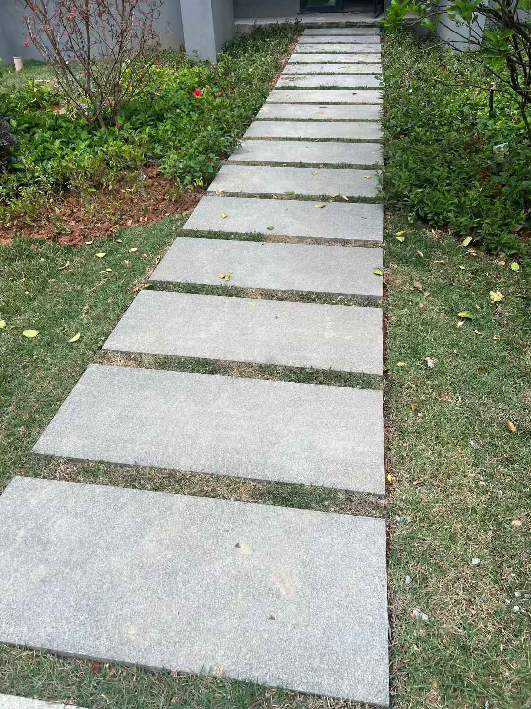 宿州 芝麻黑小区踏步、汀步石铺装效果