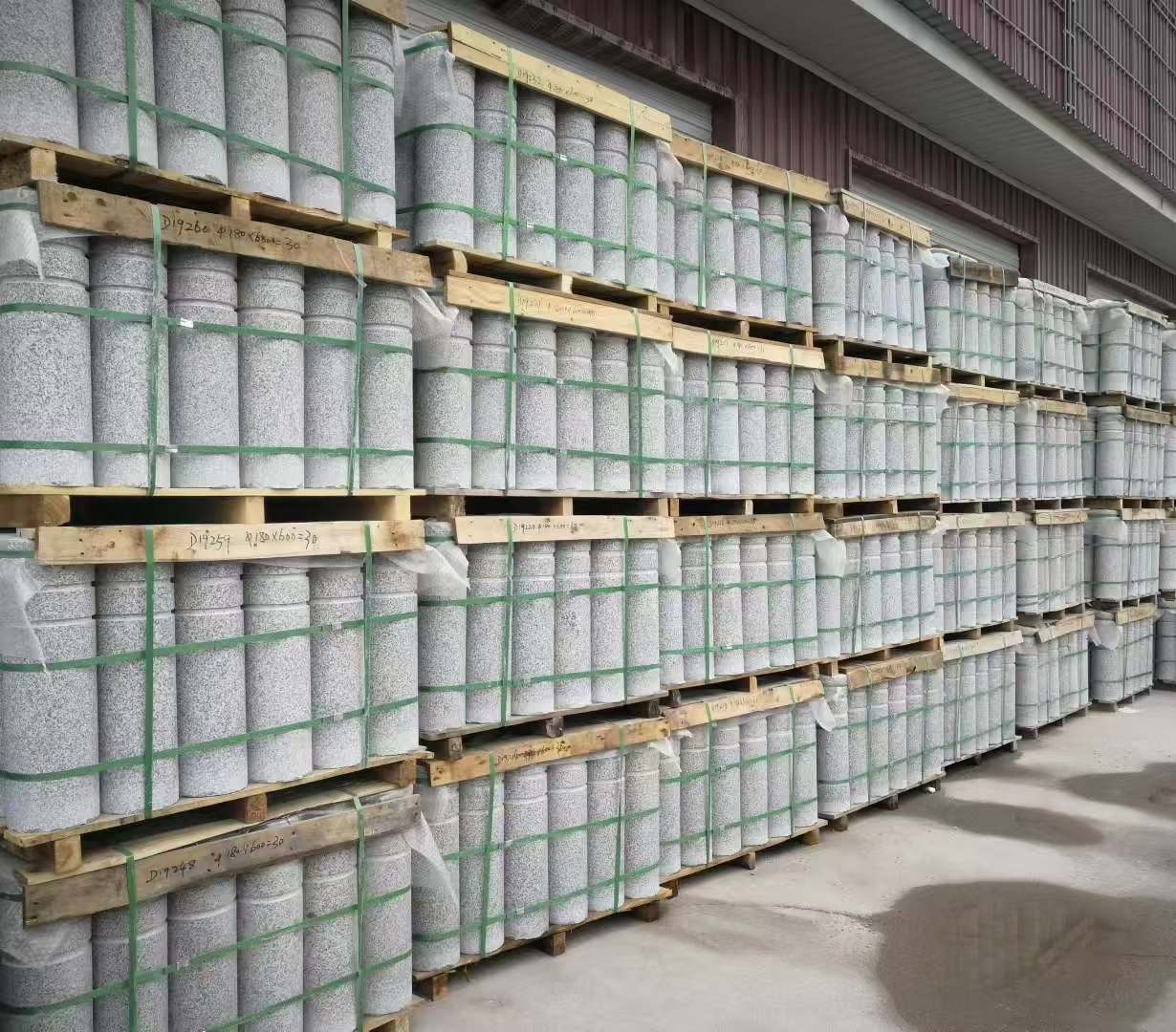 宿州 芝麻白挡车柱、阻车桩、隔离柱