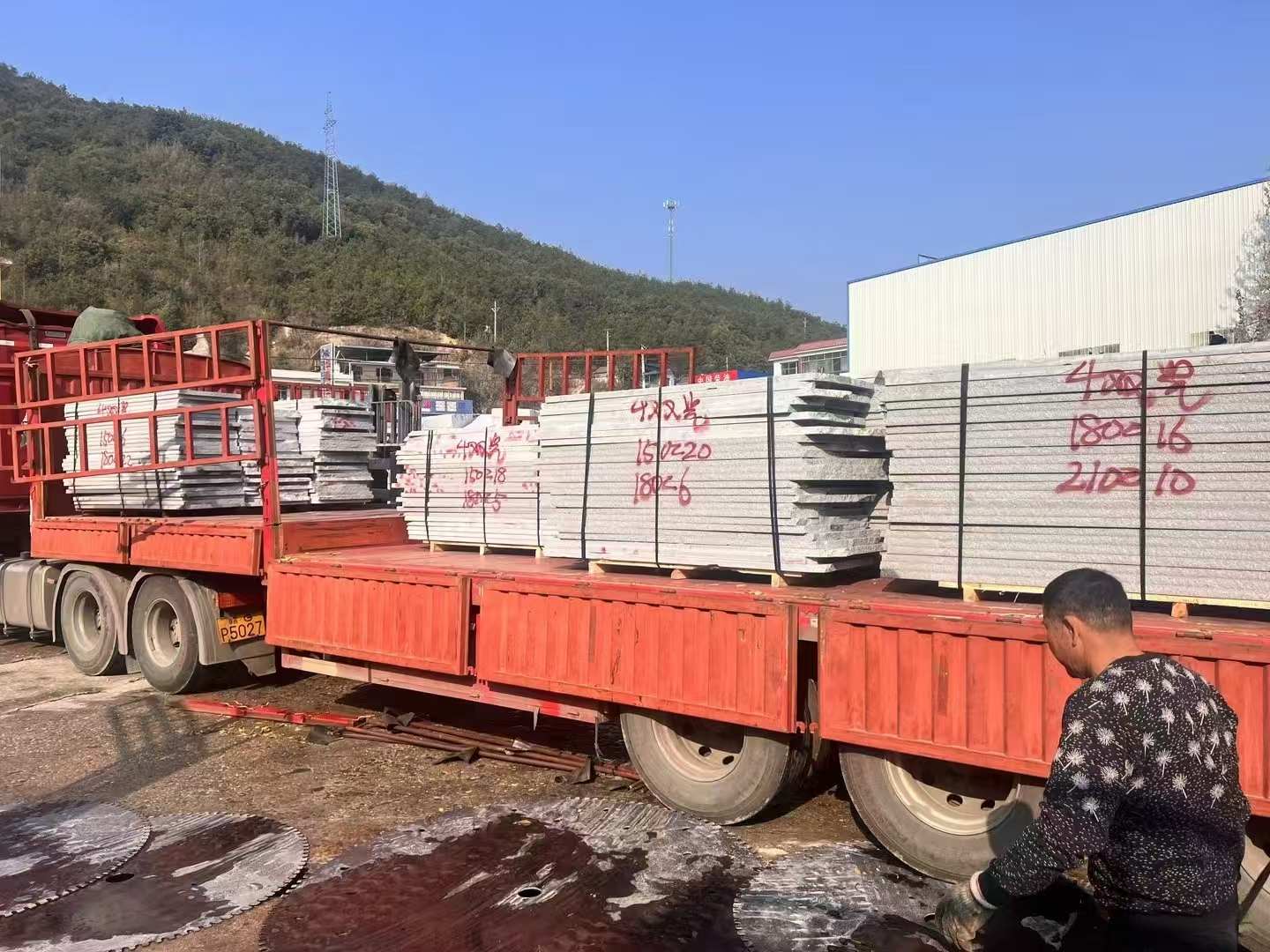 宿州 芝麻灰花岗岩光面毛板出货日常