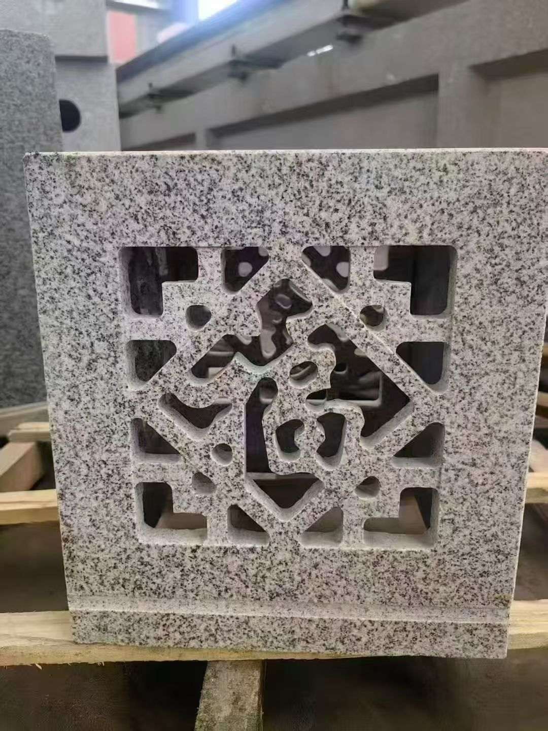 宿州 芝麻白花岗岩镂空雕花灯笼