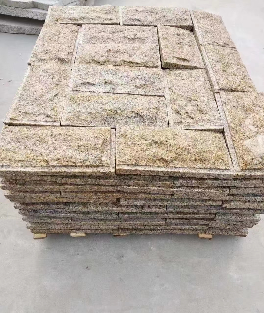 宿州黄锈石蘑菇石